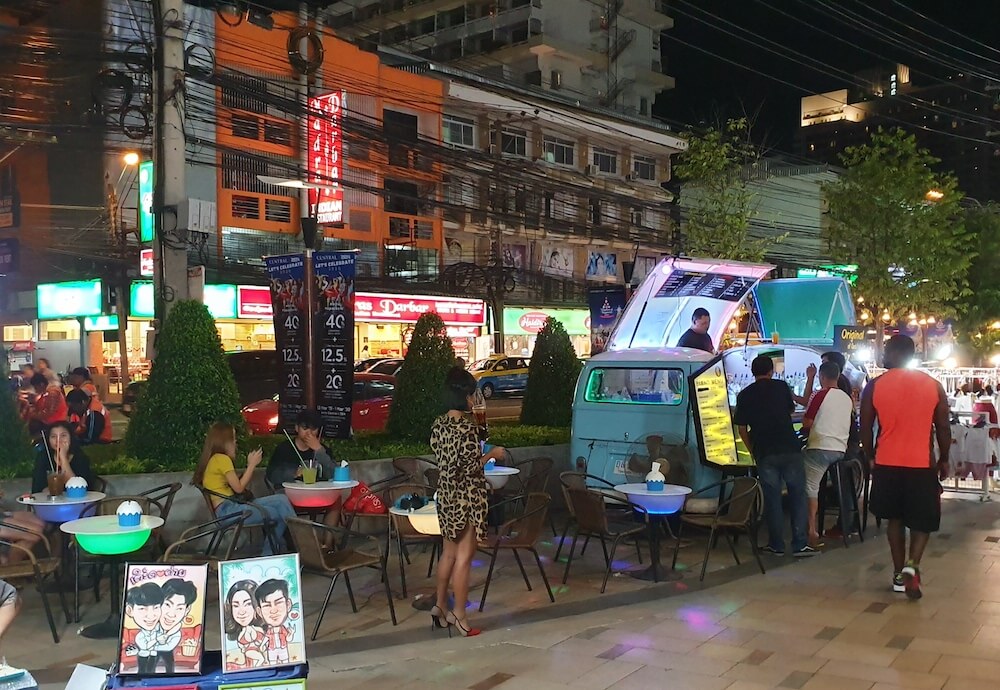 Pattaya Sidewalk Bar